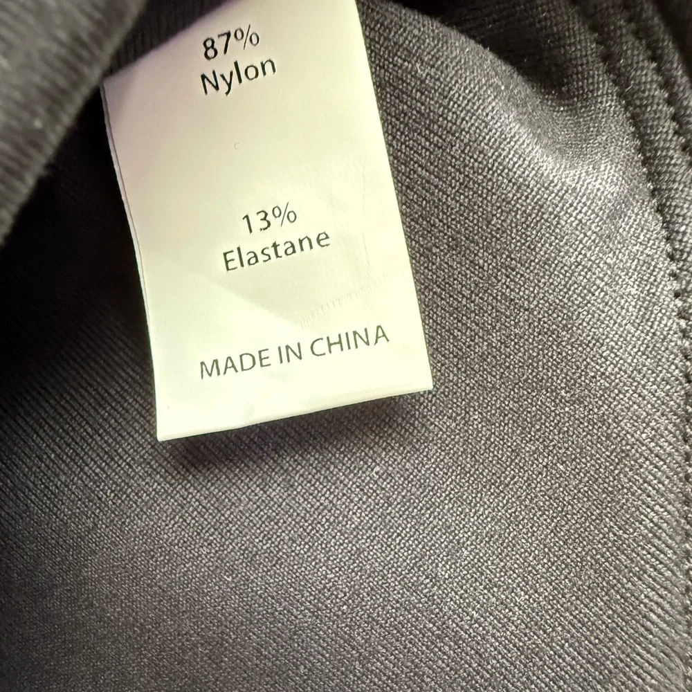 HALARA Elegant Black Sports Bra. NWT size XS. - Picture 4 of 4